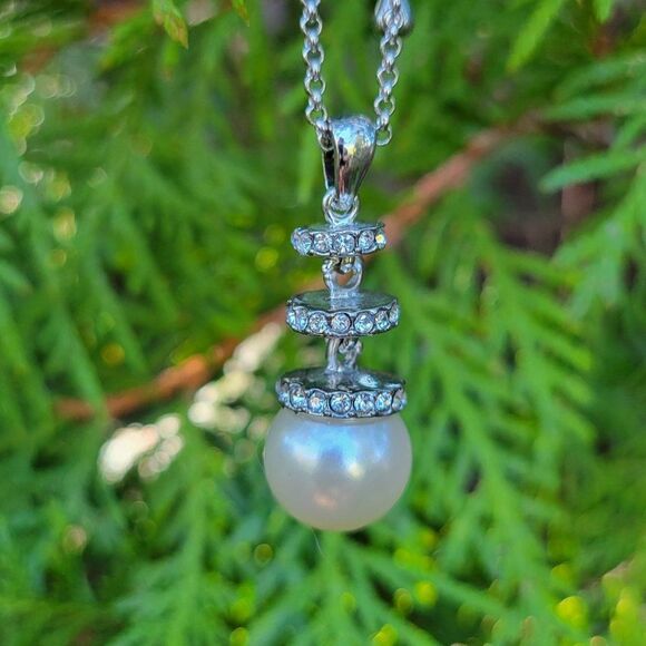 Pearl and Crystal Pendant Necklace - Picture 3 of 7